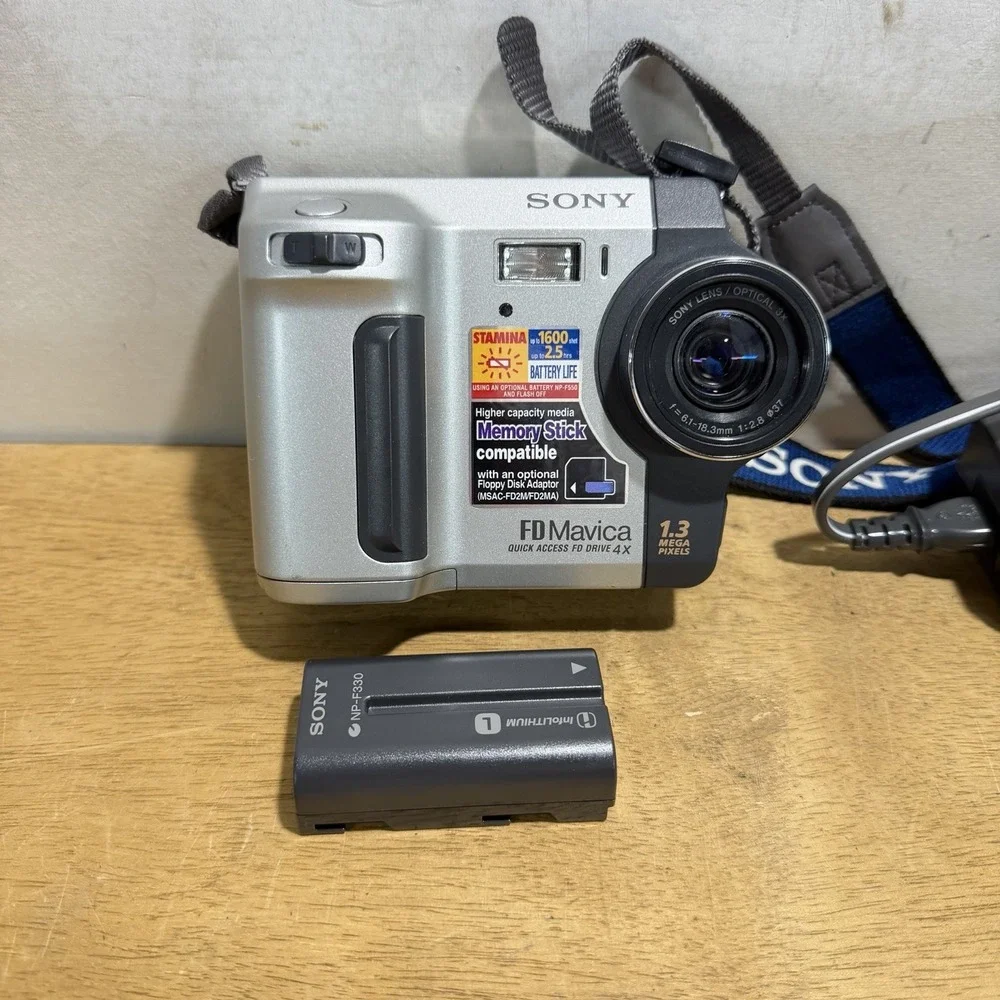 Sony FD Mavica MVC-FD87 1.3MP Vintage Digital Camera W/ Charger & Battery